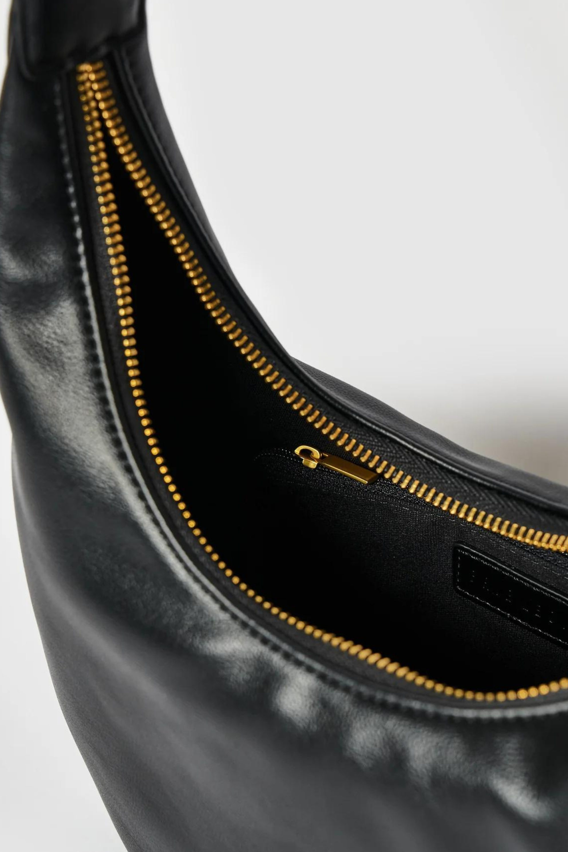 Everyday Croissant Bag Black