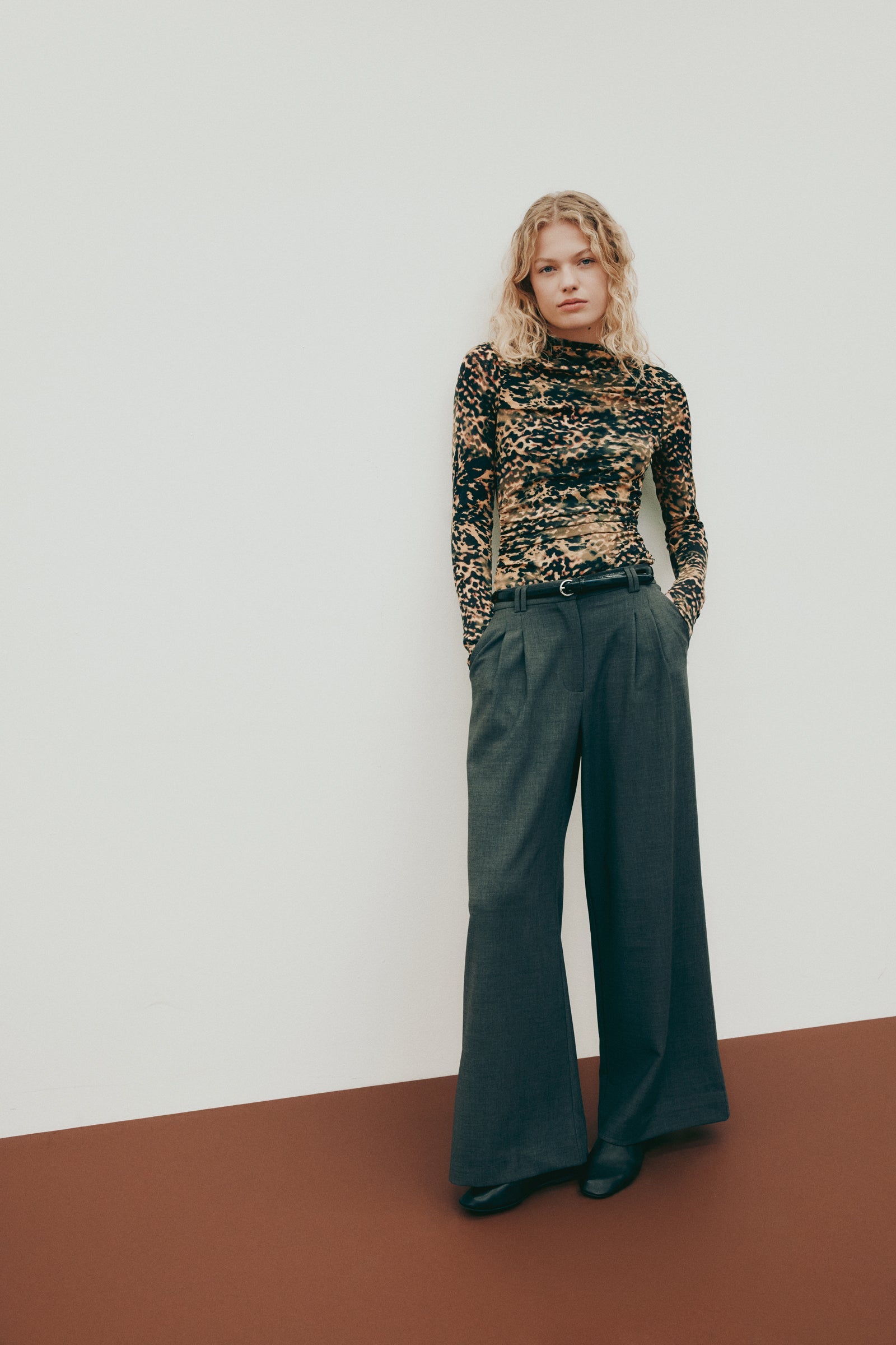 Ivon Pant Shadow