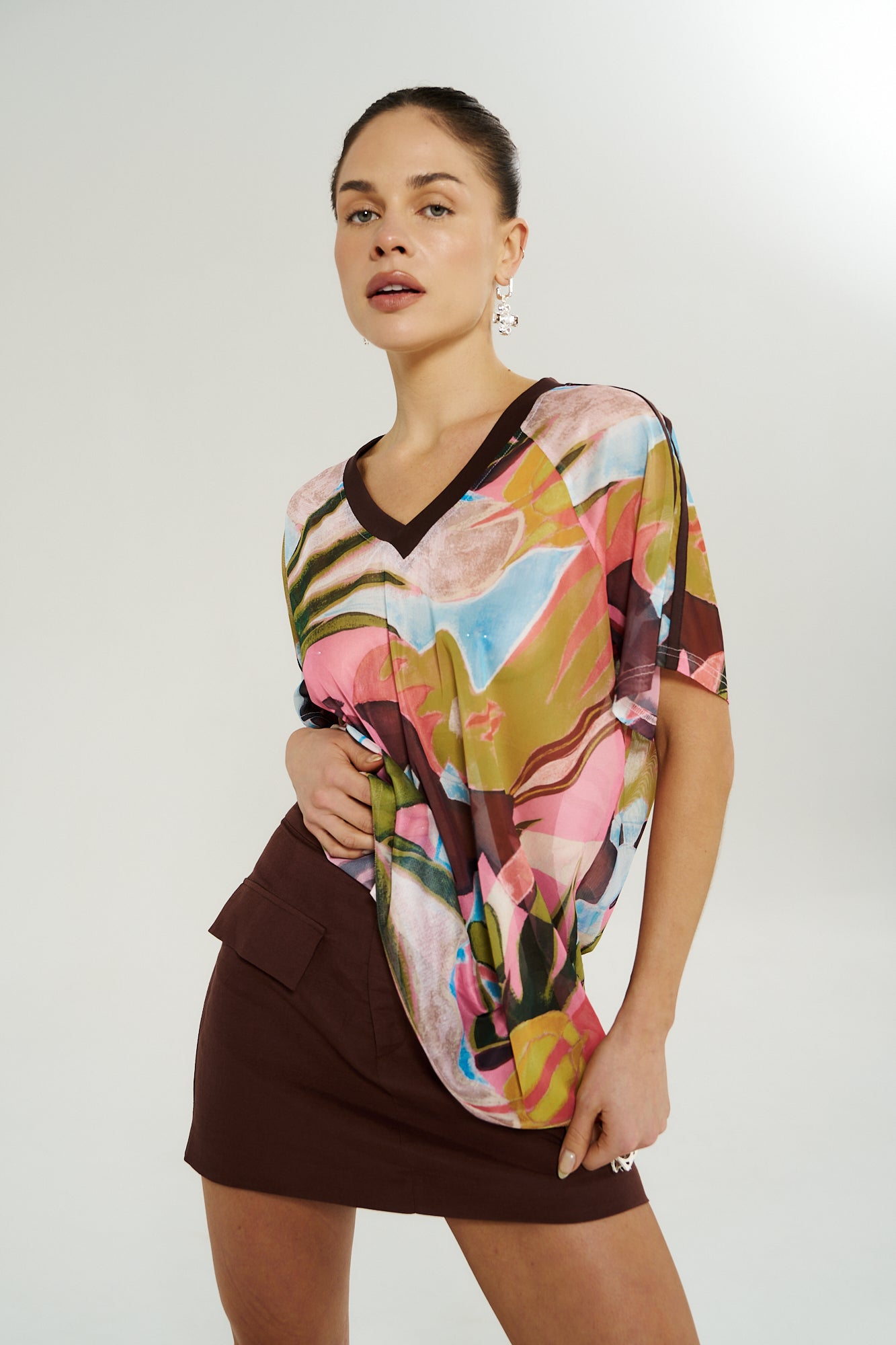 V Neck Mesh Tee Wonderland